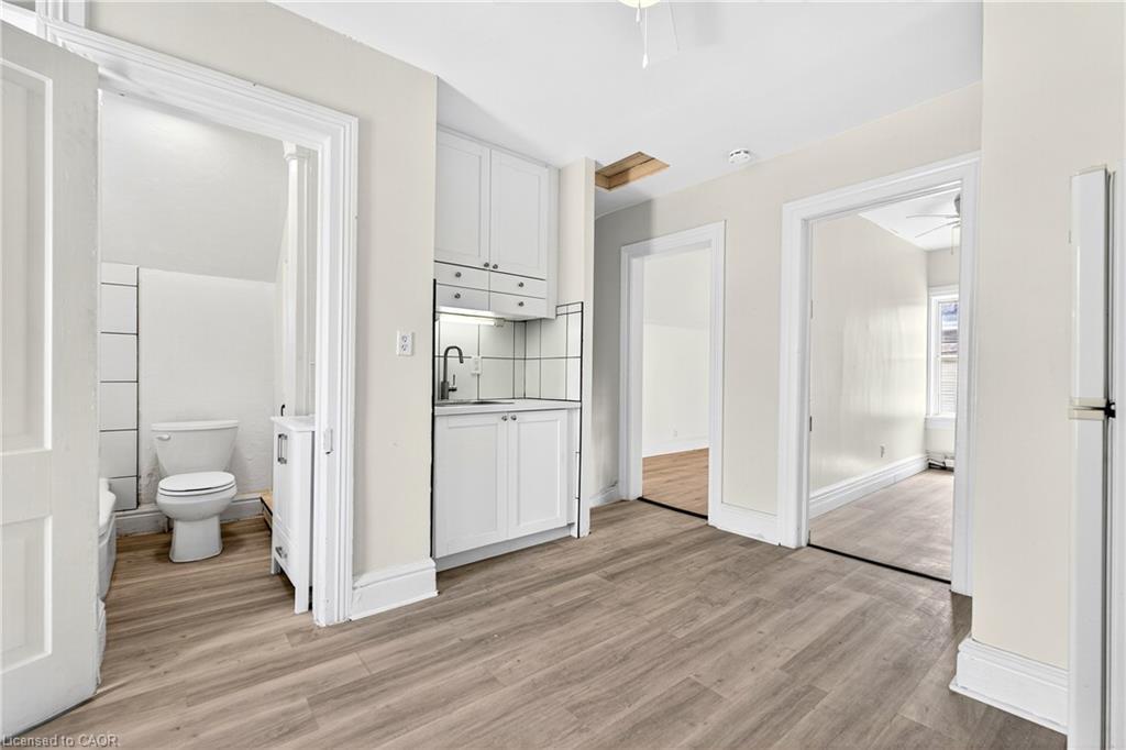 Upper-15 Warnock Street, Cambridge, ON - Indoor Photo Showing Other Room