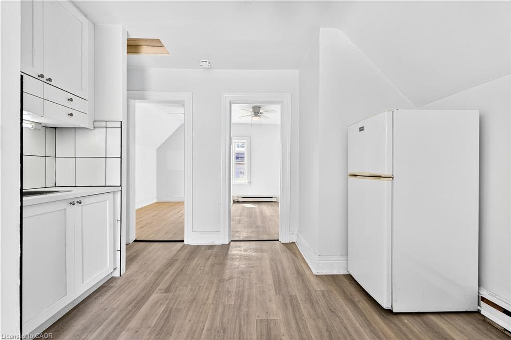 Upper-15 Warnock Street, Cambridge, ON - Indoor Photo Showing Other Room