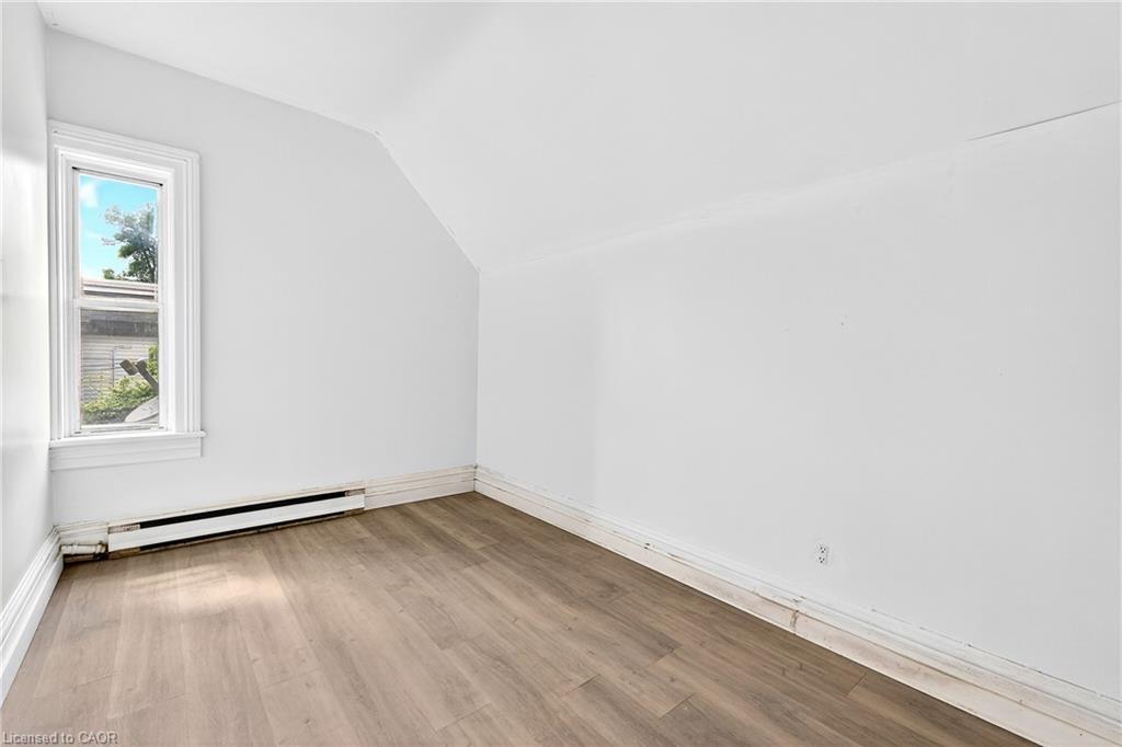 Upper-15 Warnock Street, Cambridge, ON - Indoor Photo Showing Other Room