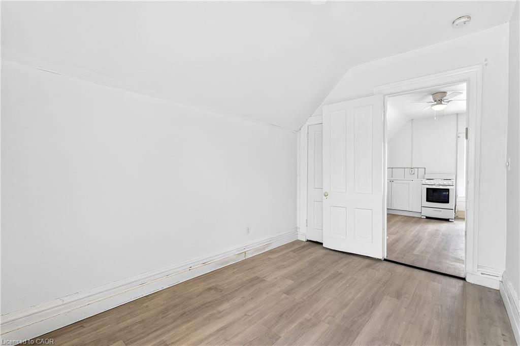 Upper-15 Warnock Street, Cambridge, ON - Indoor Photo Showing Other Room