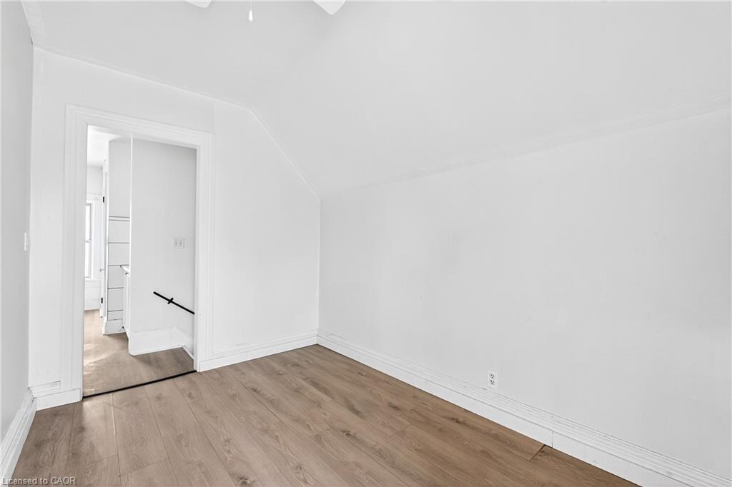 Upper-15 Warnock Street, Cambridge, ON - Indoor Photo Showing Other Room