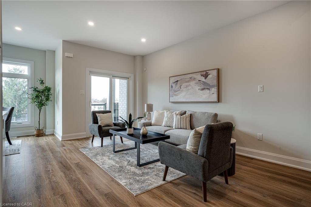 45-292 Vine Street, St. Catharines, ON - Indoor Photo Showing Living Room