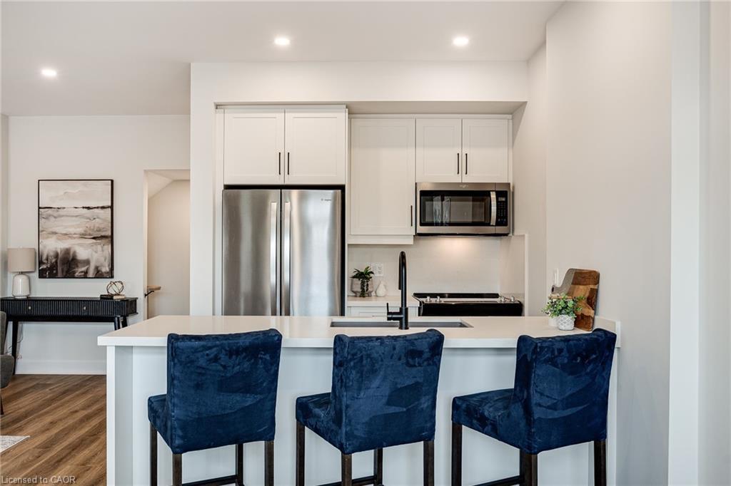 45-292 Vine Street, St. Catharines, ON - Indoor Photo Showing Kitchen With Upgraded Kitchen