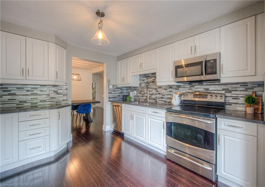 4-313 George Street N, Cambridge, ON - Indoor Photo Showing Kitchen With Upgraded Kitchen