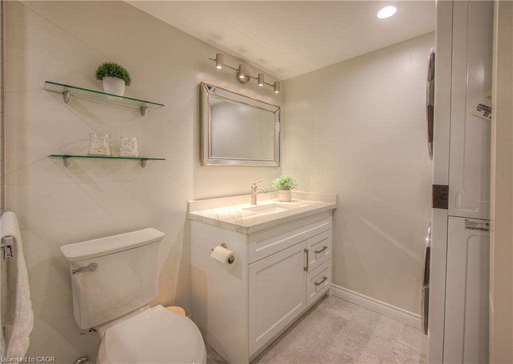 4-313 George Street N, Cambridge, ON - Indoor Photo Showing Bathroom