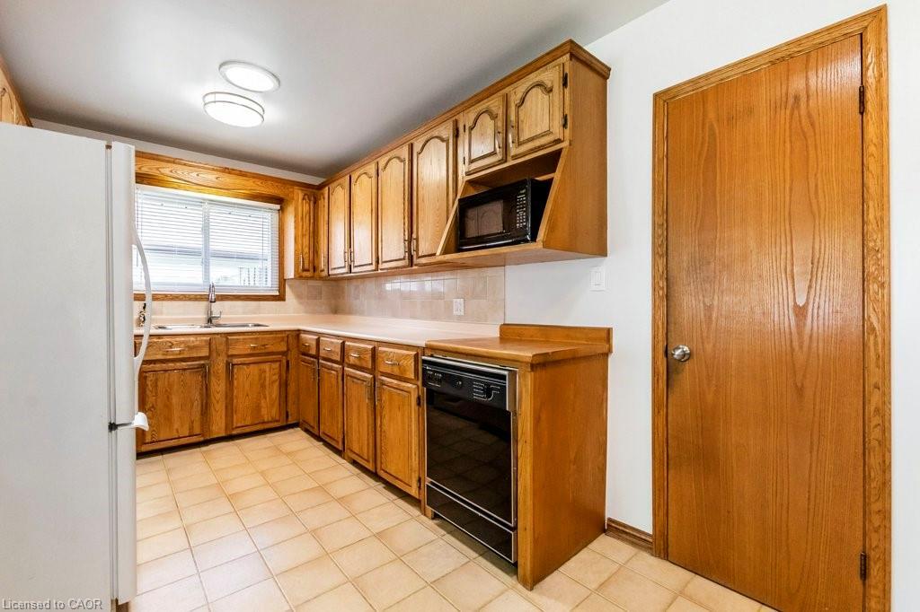 30 Terrace Avenue, Welland, ON - Indoor Photo Showing Kitchen