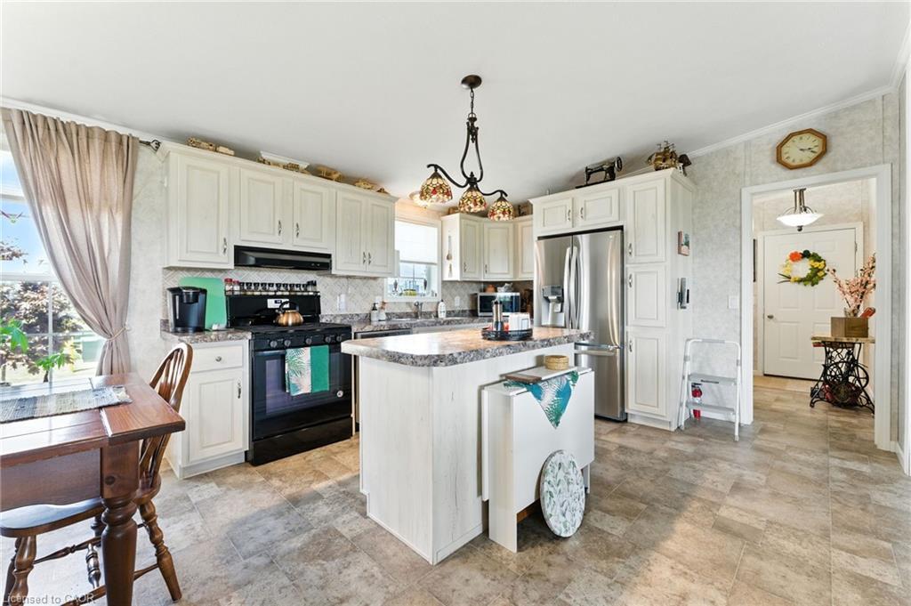 55 Riverbend Crescent, Nanticoke, ON - Indoor Photo Showing Kitchen With Upgraded Kitchen