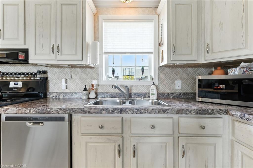 55 Riverbend Crescent, Nanticoke, ON - Indoor Photo Showing Kitchen With Double Sink
