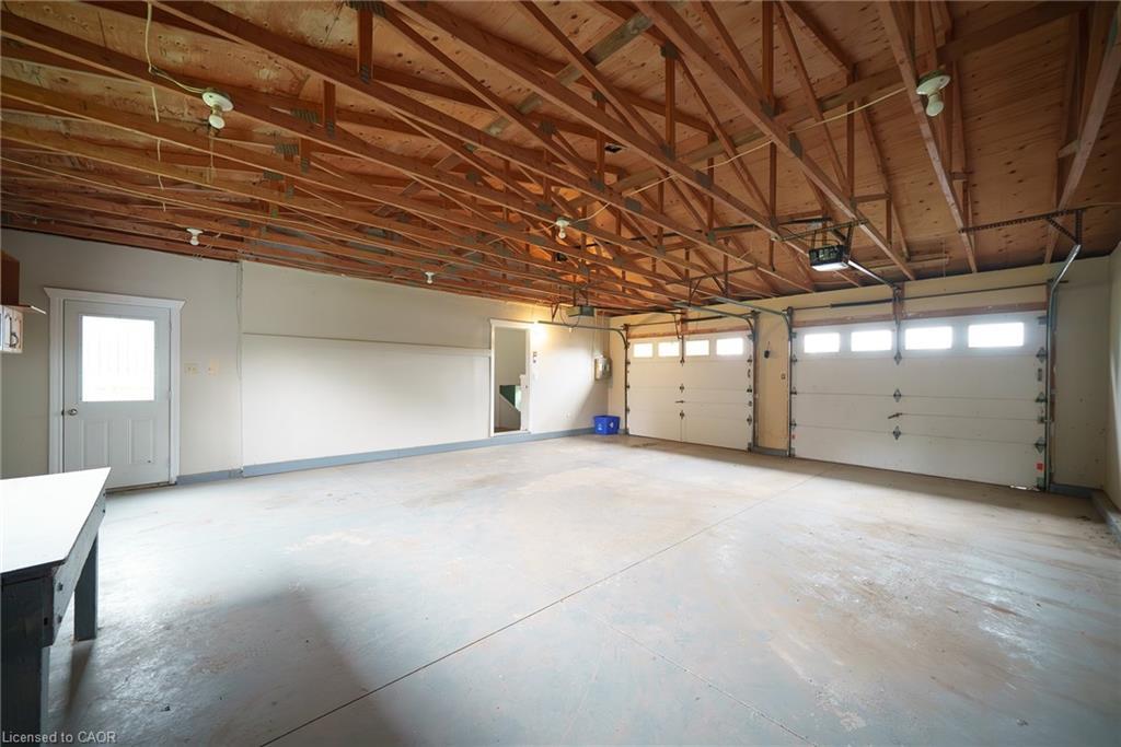 35383 Lake Line, Southwold, ON - Indoor Photo Showing Garage