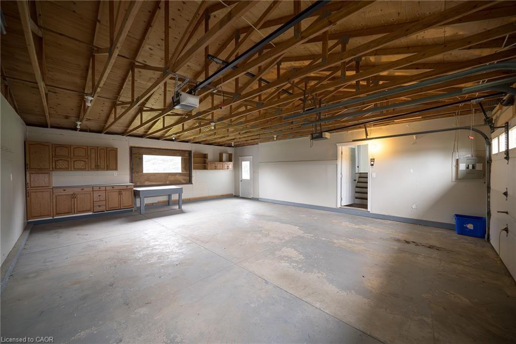 35383 Lake Line, Southwold, ON - Indoor Photo Showing Garage