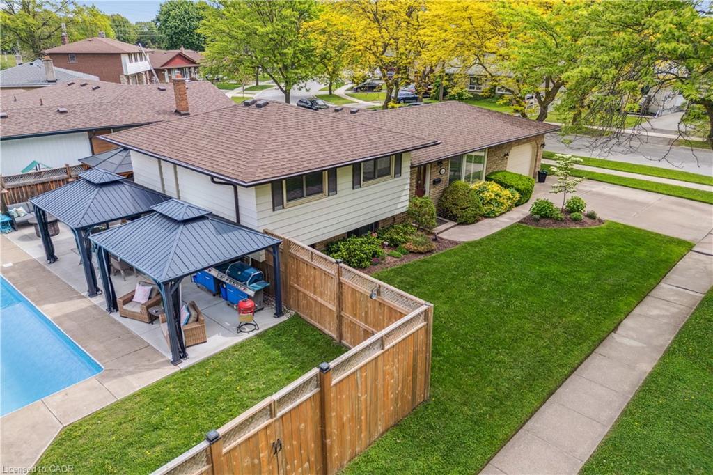 6845 Wilinger Street, Niagara Falls, ON - Outdoor With In Ground Pool