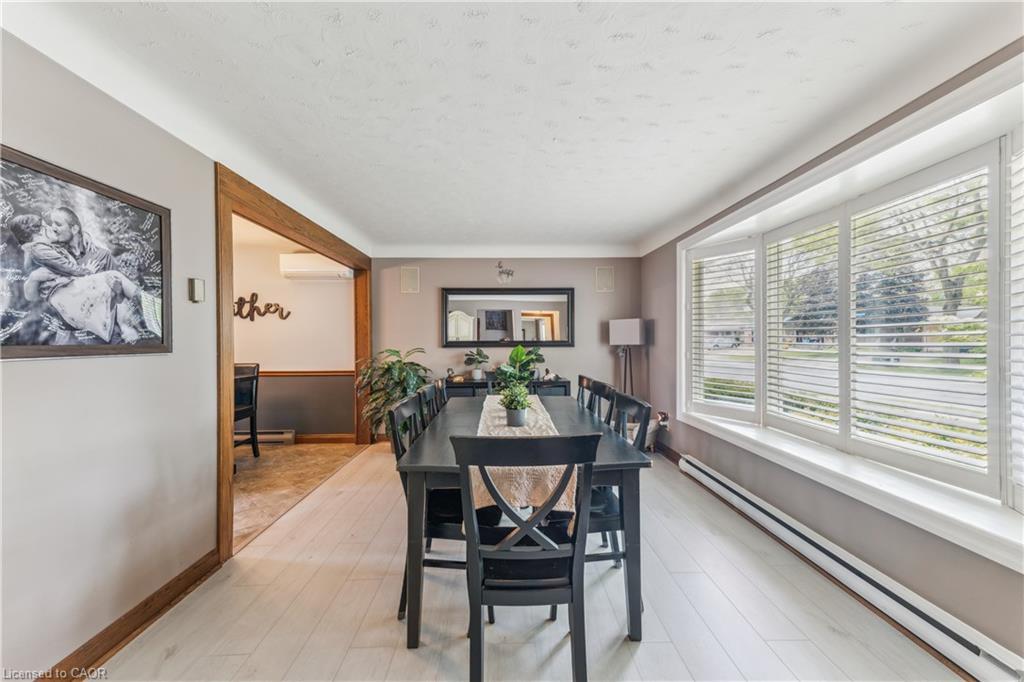 6845 Wilinger Street, Niagara Falls, ON - Indoor Photo Showing Dining Room