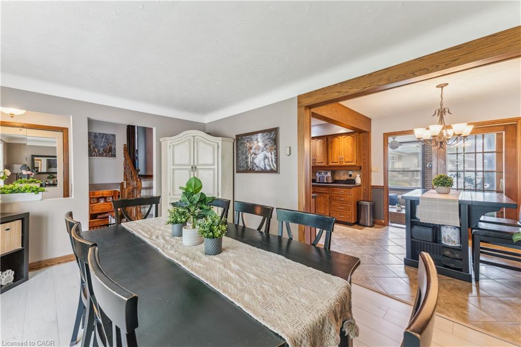 6845 Wilinger Street, Niagara Falls, ON - Indoor Photo Showing Dining Room
