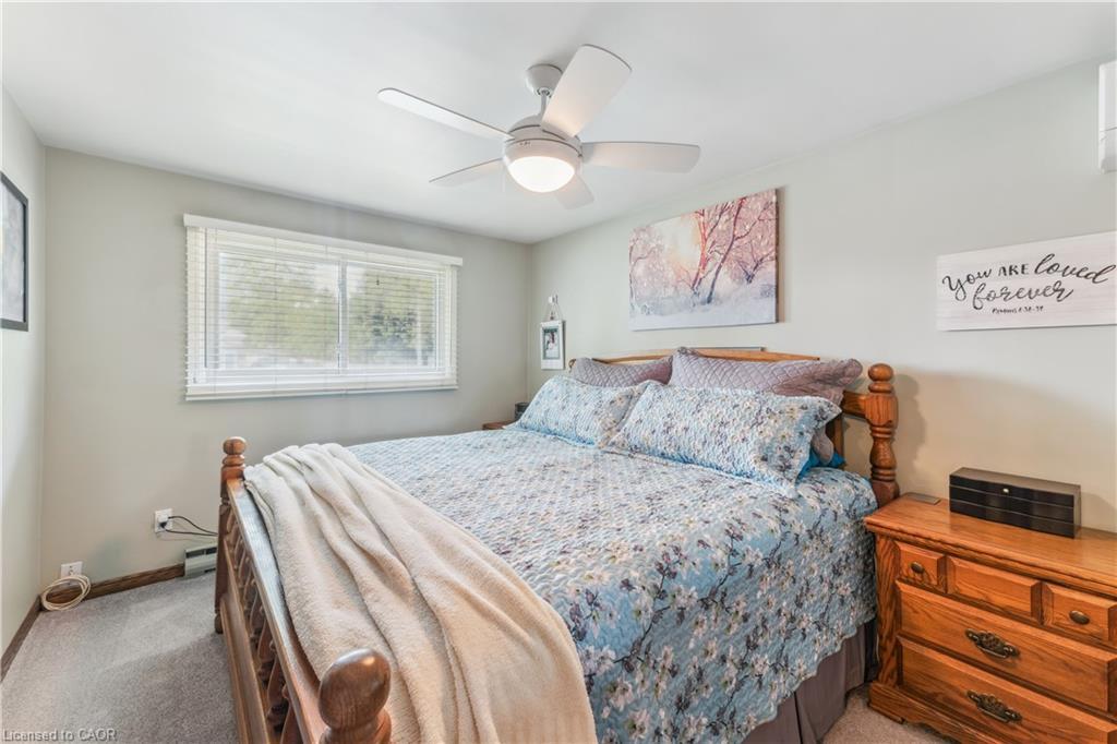 6845 Wilinger Street, Niagara Falls, ON - Indoor Photo Showing Bedroom
