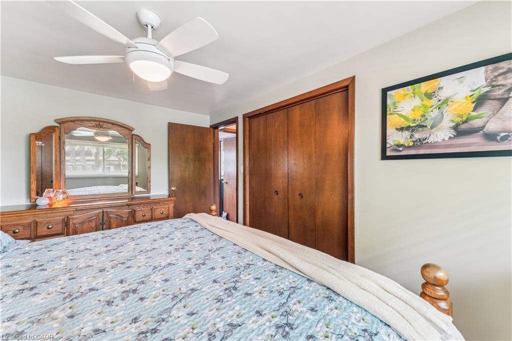 6845 Wilinger Street, Niagara Falls, ON - Indoor Photo Showing Bedroom