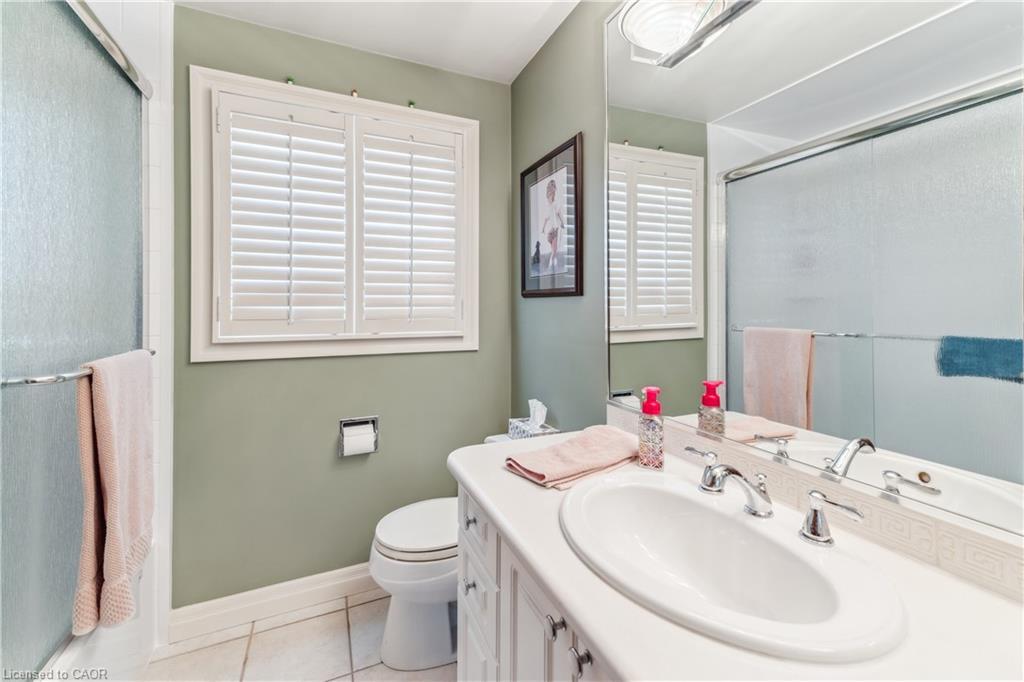 6845 Wilinger Street, Niagara Falls, ON - Indoor Photo Showing Bathroom