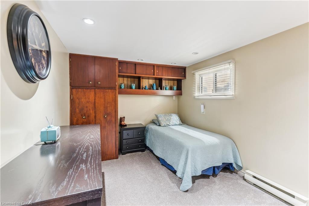 6845 Wilinger Street, Niagara Falls, ON - Indoor Photo Showing Bedroom