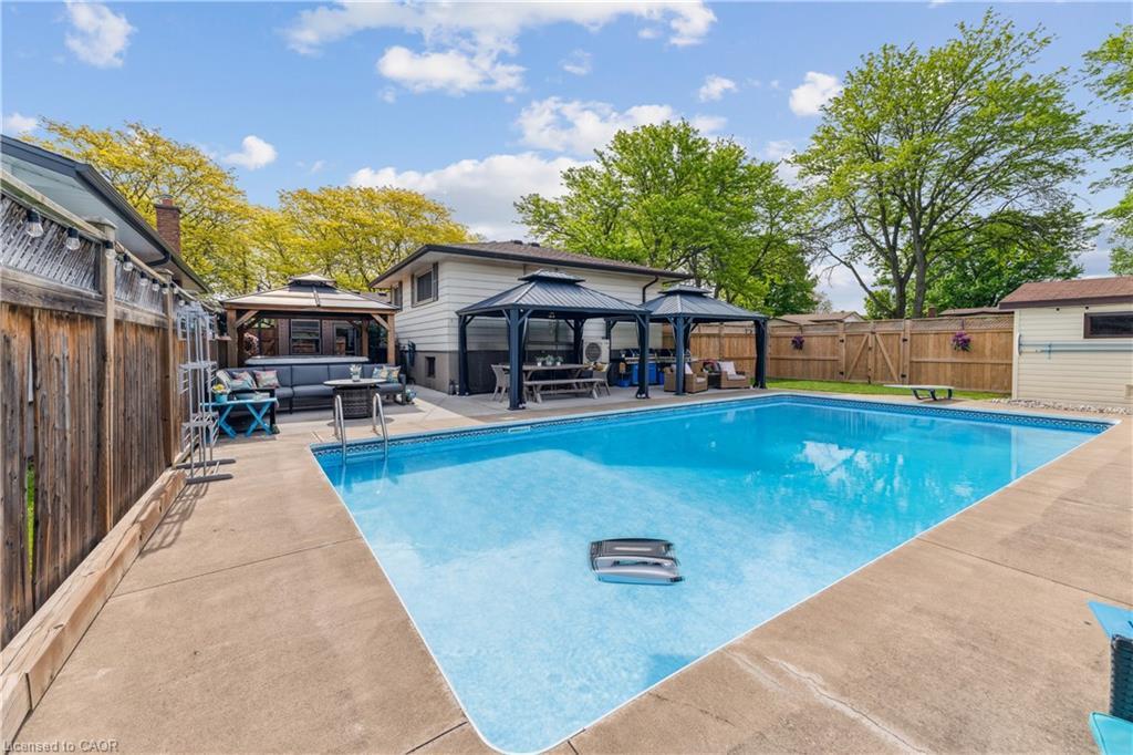 6845 Wilinger Street, Niagara Falls, ON - Outdoor With In Ground Pool