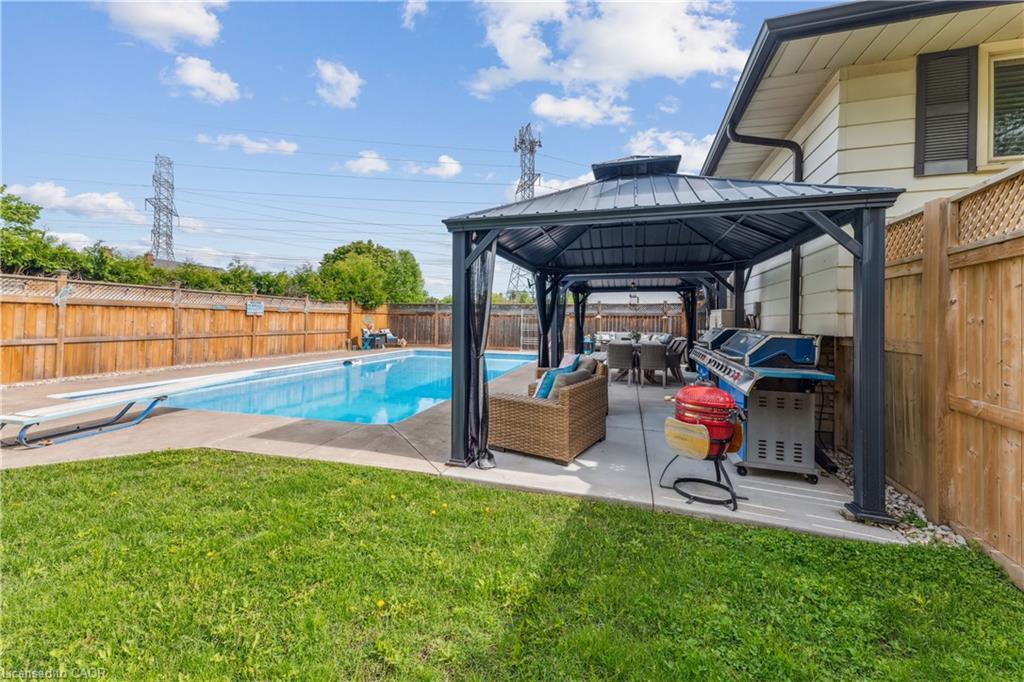 6845 Wilinger Street, Niagara Falls, ON - Outdoor With In Ground Pool