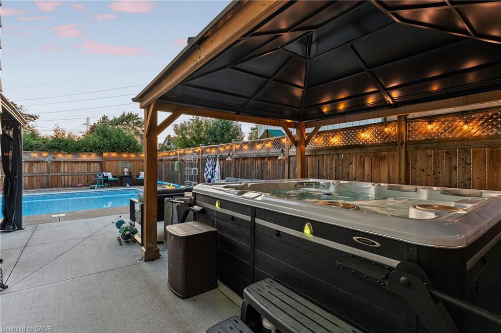 6845 Wilinger Street, Niagara Falls, ON - Outdoor With In Ground Pool