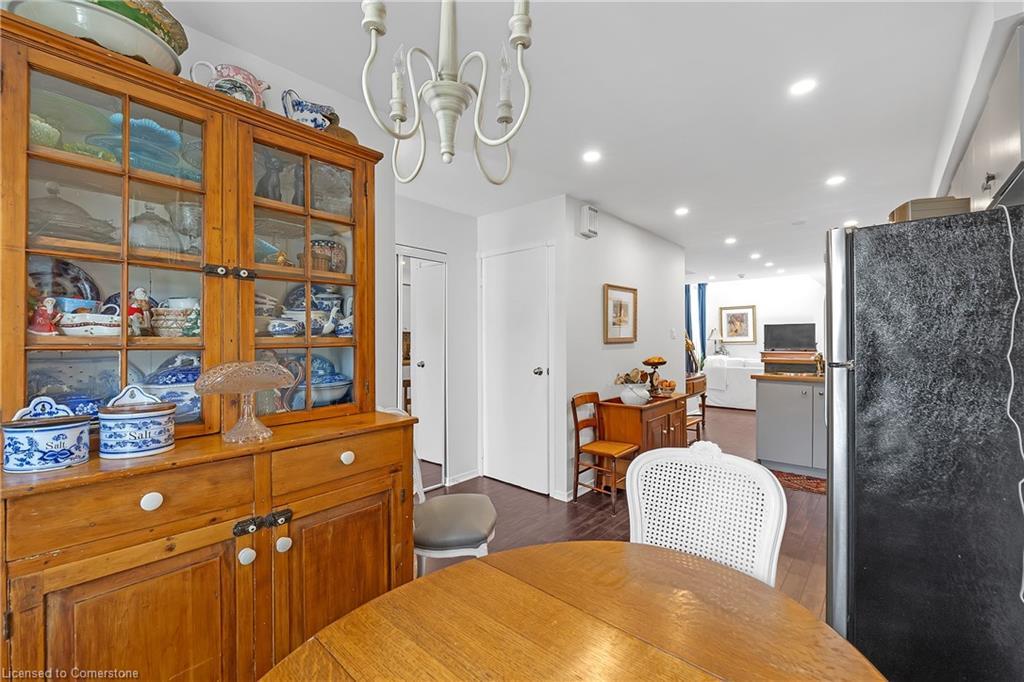 3-23 Macaulay Street W, Hamilton, ON - Indoor