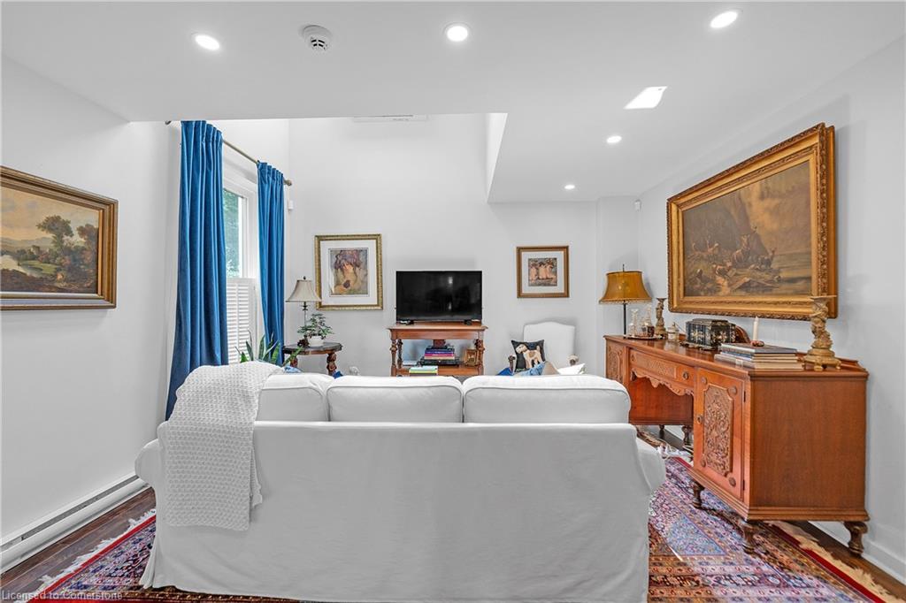 3-23 Macaulay Street W, Hamilton, ON - Indoor