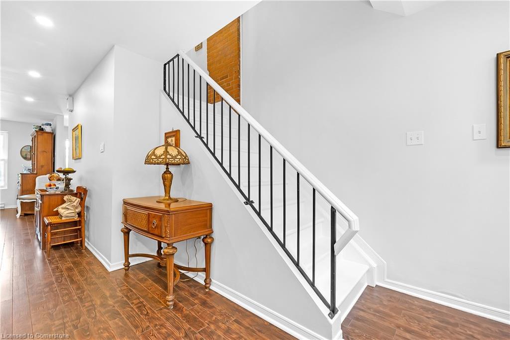 3-23 Macaulay Street W, Hamilton, ON - Indoor Photo Showing Other Room