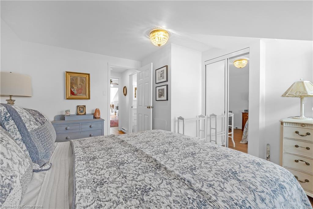 3-23 Macaulay Street W, Hamilton, ON - Indoor Photo Showing Bedroom