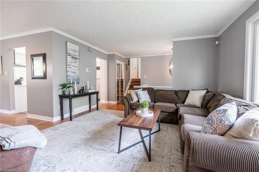 152 Concession 7 Road E, Millgrove, ON - Indoor Photo Showing Living Room