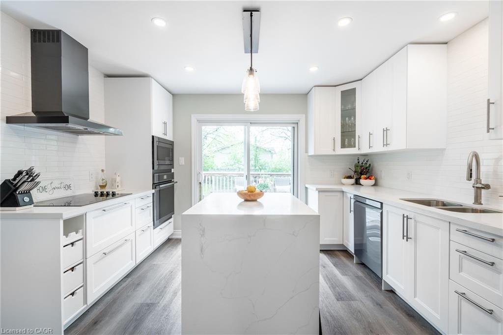 152 Concession 7 Road E, Millgrove, ON - Indoor Photo Showing Kitchen With Double Sink With Upgraded Kitchen