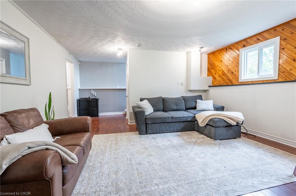 152 Concession 7 Road E, Millgrove, ON - Indoor Photo Showing Living Room