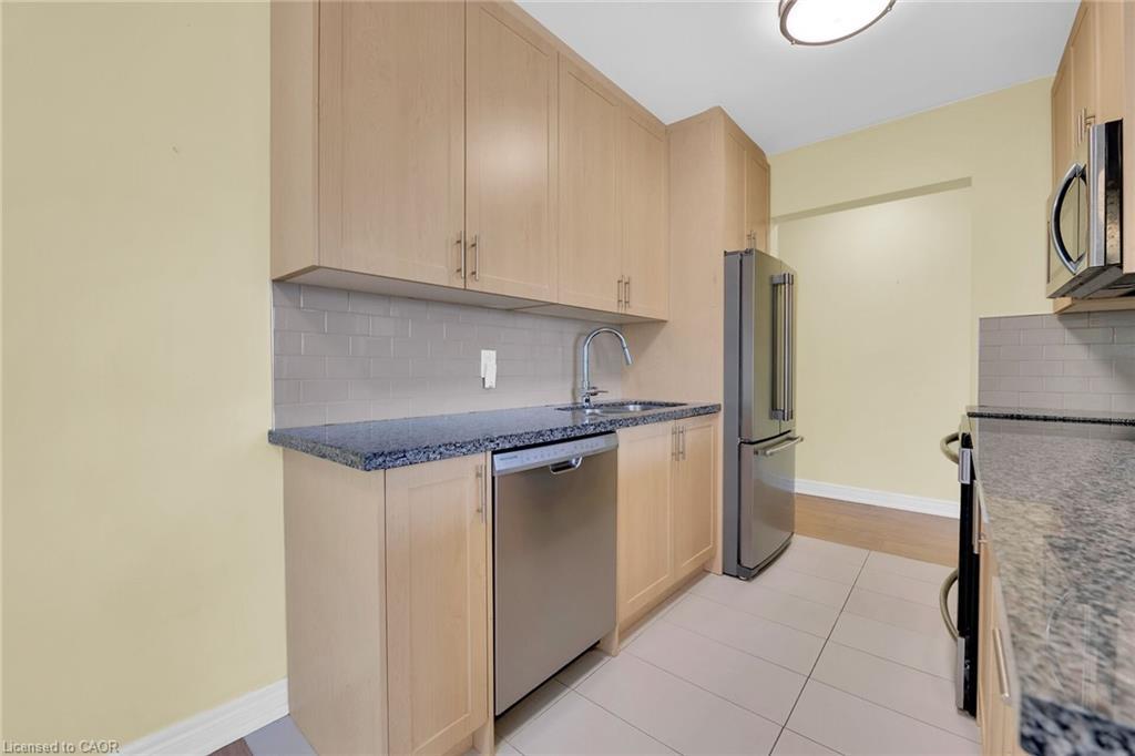 302-350 Concession Street, Hamilton, ON - Indoor Photo Showing Kitchen