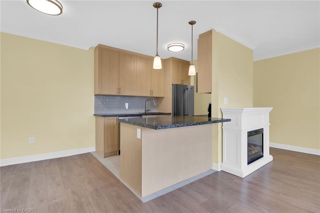 302-350 Concession Street, Hamilton, ON - Indoor Photo Showing Kitchen