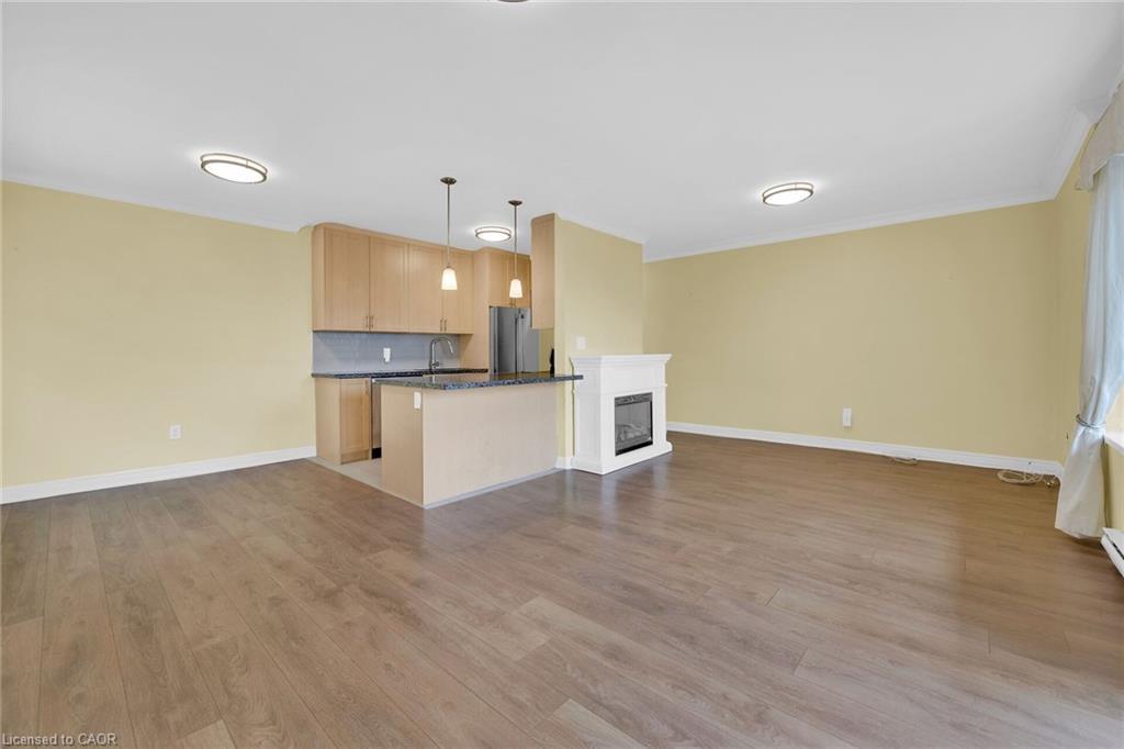 302-350 Concession Street, Hamilton, ON - Indoor Photo Showing Kitchen