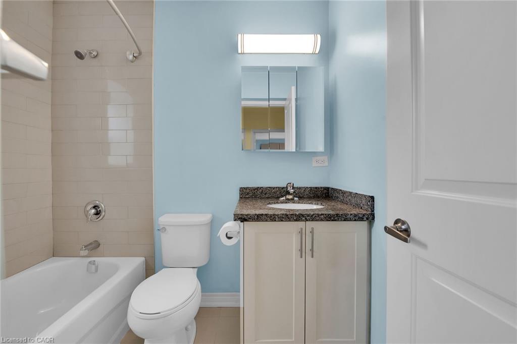 302-350 Concession Street, Hamilton, ON - Indoor Photo Showing Bathroom