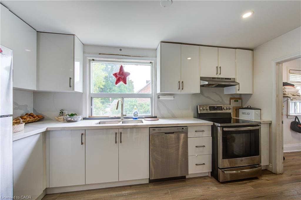 150 Finkle Street, Woodstock, ON - Indoor Photo Showing Kitchen