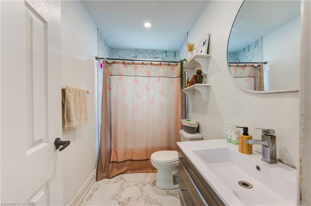 150 Finkle Street, Woodstock, ON - Indoor Photo Showing Bathroom