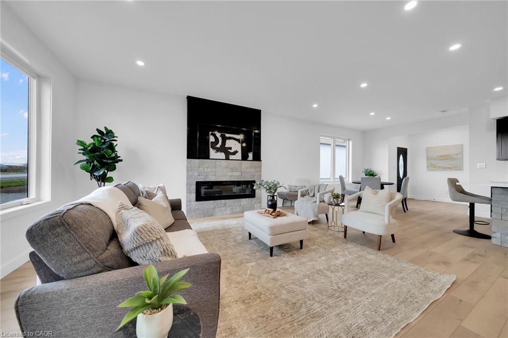 4093 Rainham Road, Selkirk, ON - Indoor Photo Showing Living Room With Fireplace
