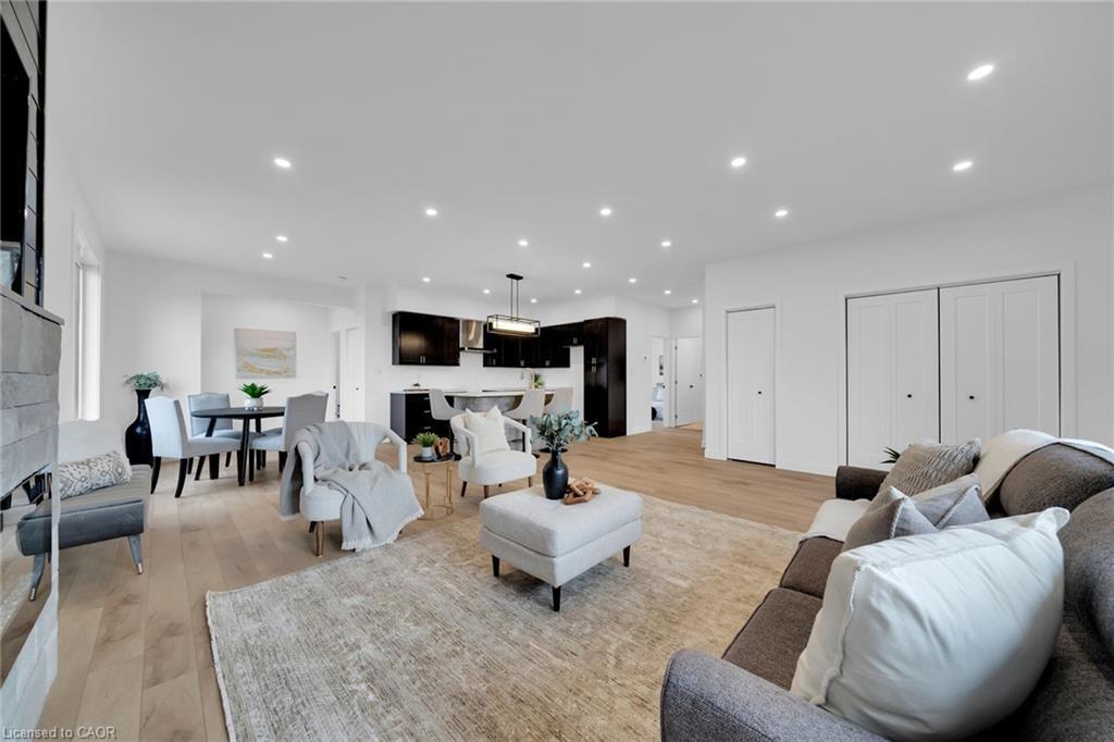 4093 Rainham Road, Selkirk, ON - Indoor Photo Showing Living Room