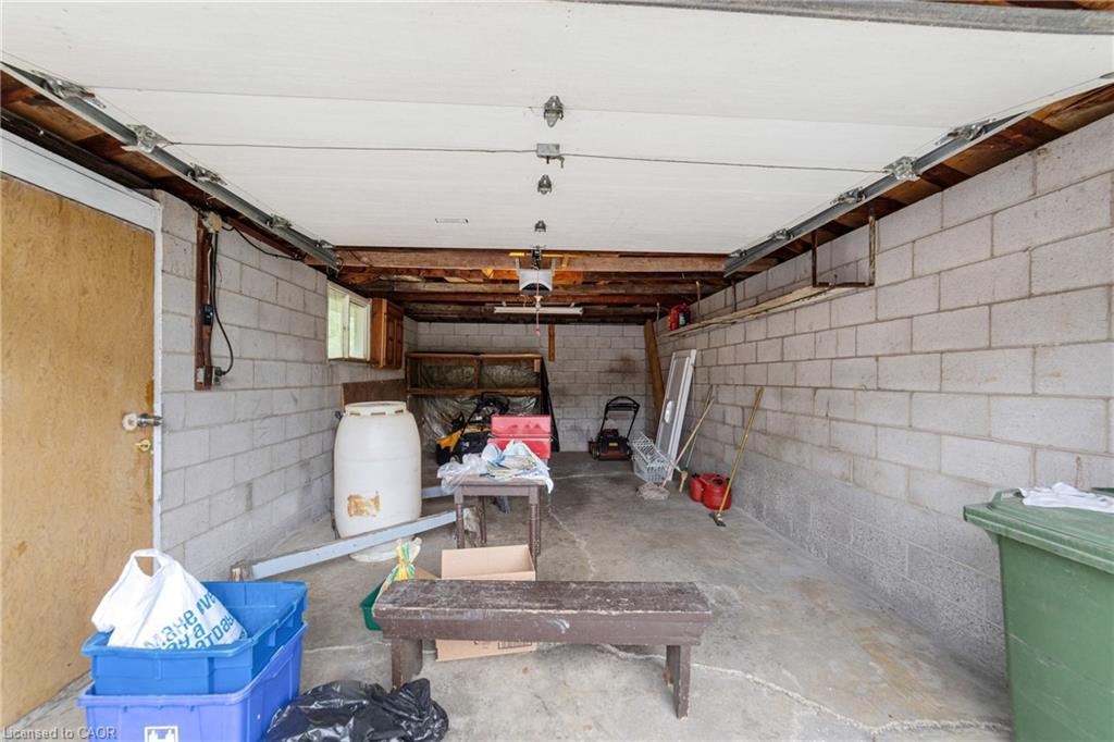347 Hixon Road, Hamilton, ON - Indoor Photo Showing Garage