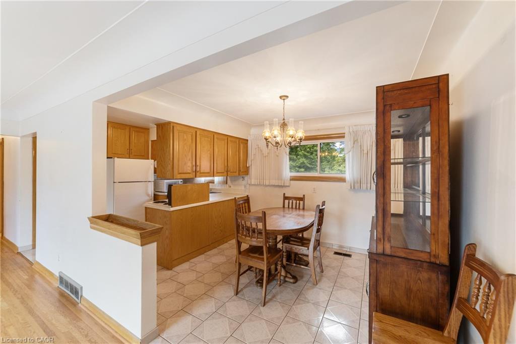 347 Hixon Road, Hamilton, ON - Indoor Photo Showing Dining Room