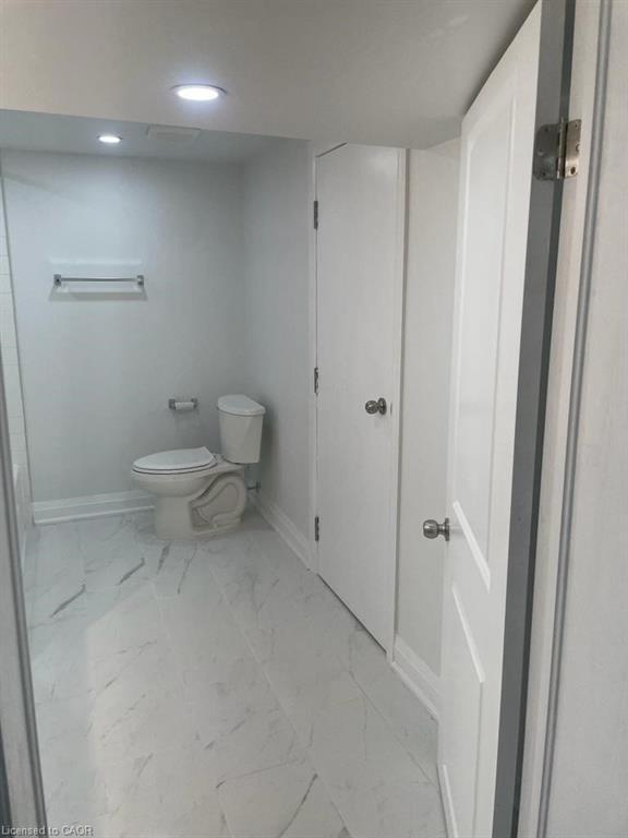 17 Fisher Crescent, Hamilton, ON - Indoor Photo Showing Bathroom