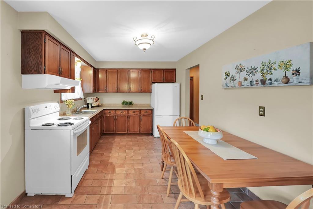 11 Pinard Street, Hamilton, ON - Indoor Photo Showing Kitchen
