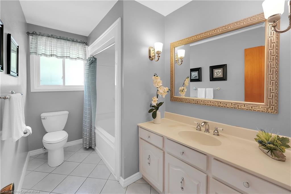 11 Pinard Street, Hamilton, ON - Indoor Photo Showing Bathroom
