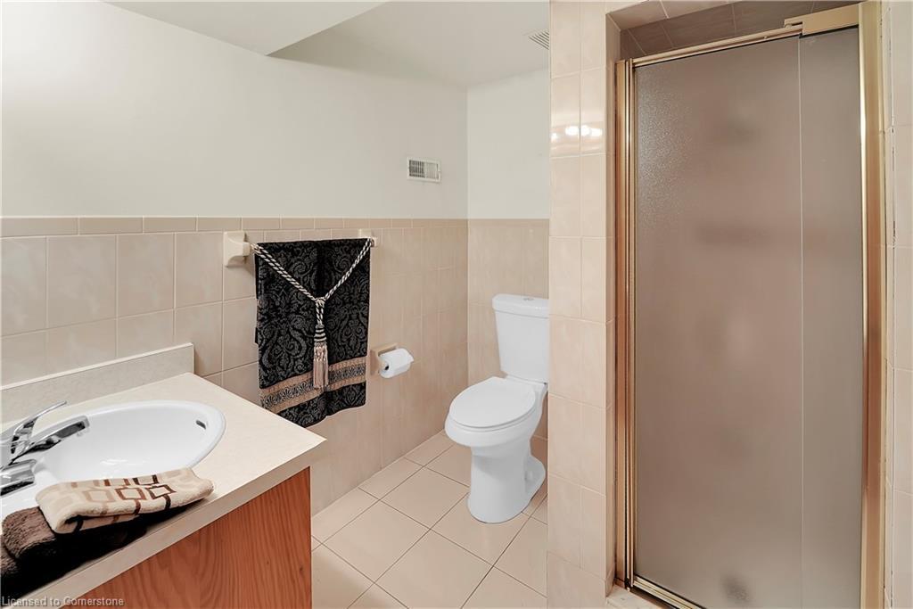 11 Pinard Street, Hamilton, ON - Indoor Photo Showing Bathroom