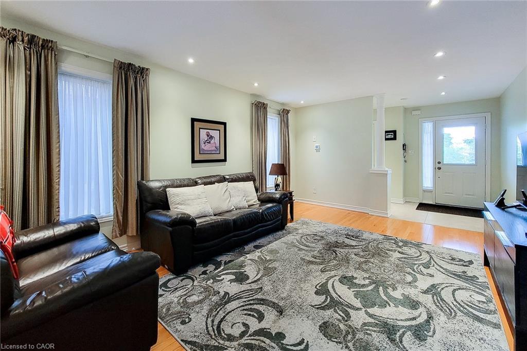 9-78 Peachwood Crescent, Stoney Creek, ON - Indoor Photo Showing Living Room