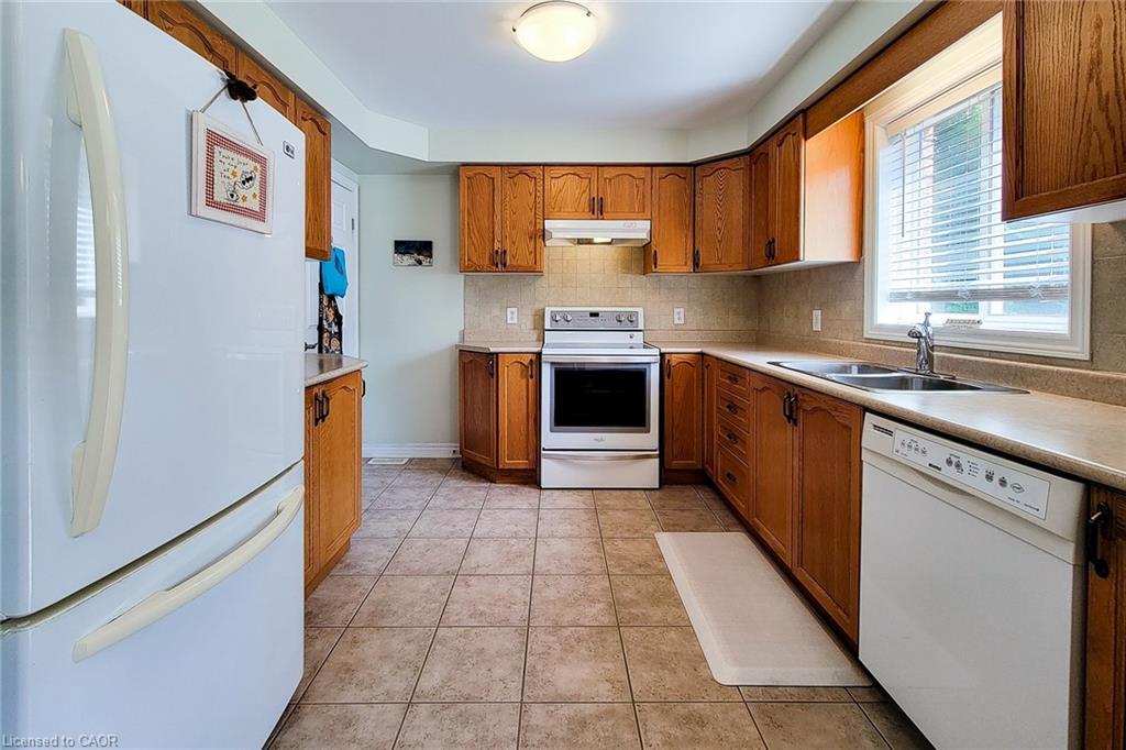 9-78 Peachwood Crescent, Stoney Creek, ON - Indoor Photo Showing Kitchen With Double Sink