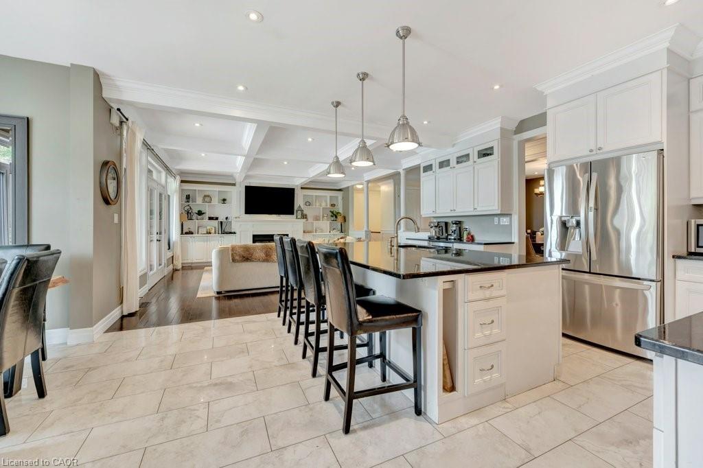 2616 Morrison Road, Cambridge, ON - Indoor Photo Showing Kitchen With Upgraded Kitchen