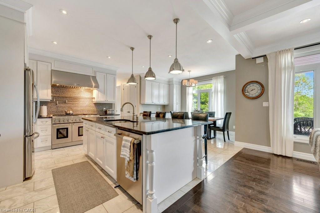 2616 Morrison Road, Cambridge, ON - Indoor Photo Showing Kitchen With Upgraded Kitchen
