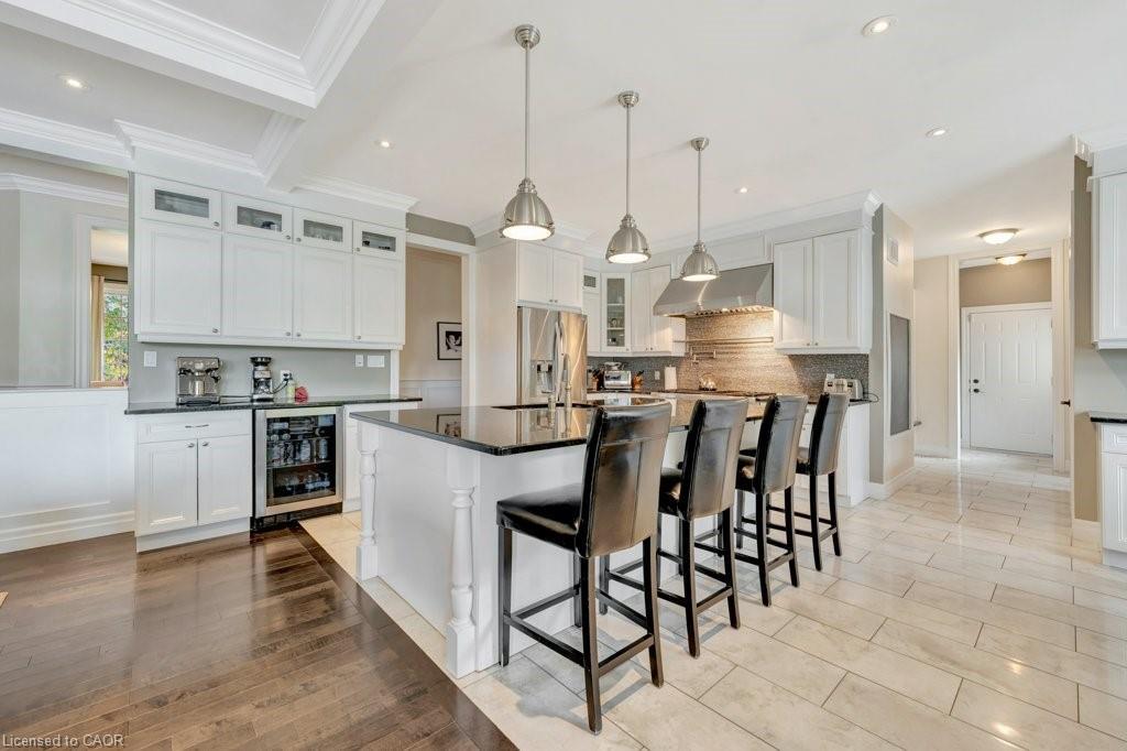 2616 Morrison Road, Cambridge, ON - Indoor Photo Showing Kitchen With Upgraded Kitchen